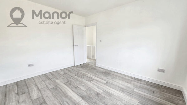 Queens Grove Road, Chingford, E4 7BT