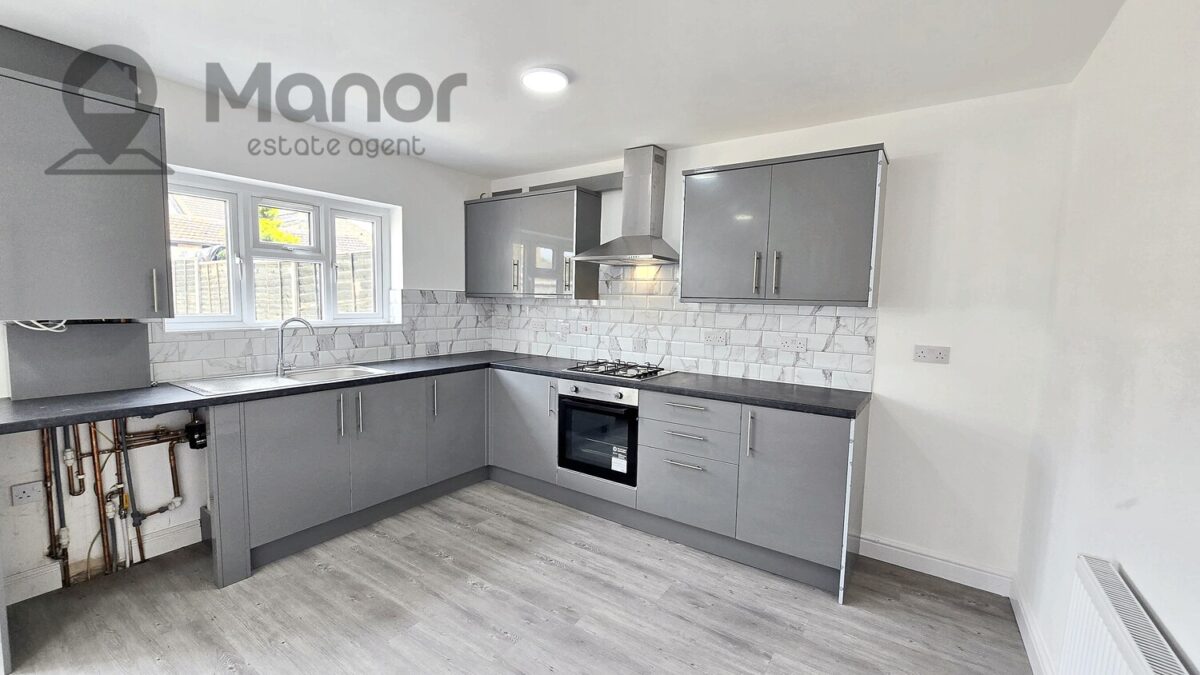 Queens Grove Road, Chingford, E4 7BT