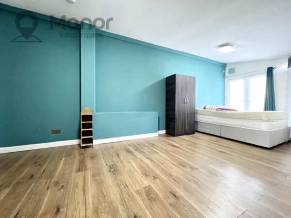 Wycombe Road, Gants Hill, IG2 6UT