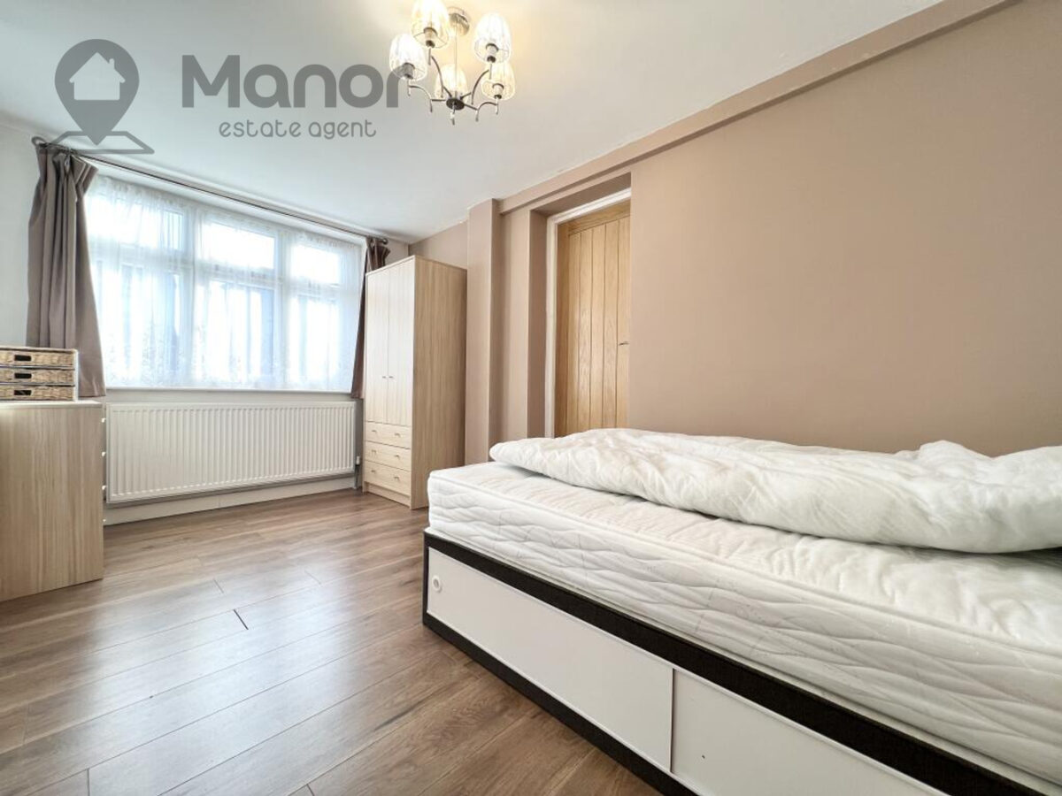 Wycombe Road, Gants Hill, IG2 6UT