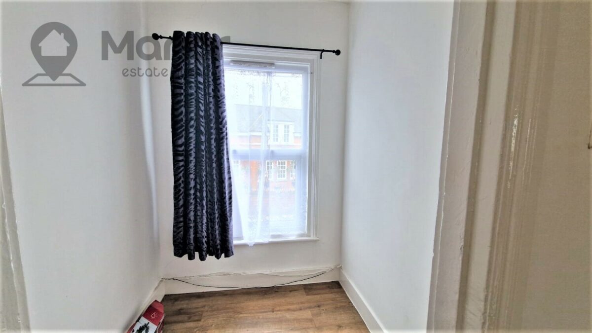 Station Road, Chadwell Heath, RM6 4BE