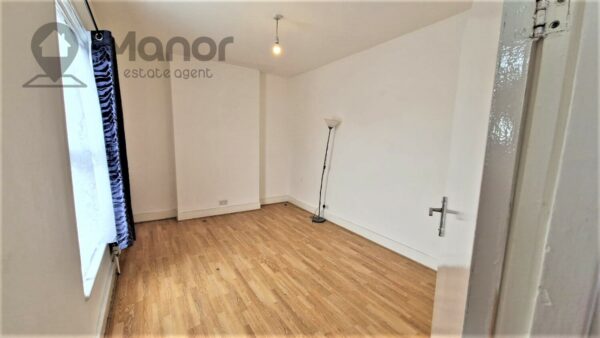 Station Road, Chadwell Heath, RM6 4BE