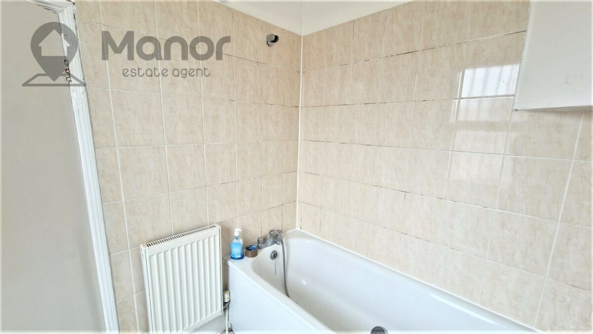 Station Road, Chadwell Heath, RM6 4BE