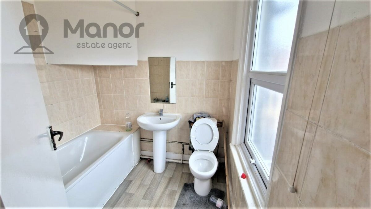 Station Road, Chadwell Heath, RM6 4BE