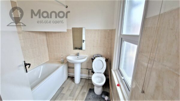 Station Road, Chadwell Heath, RM6 4BE