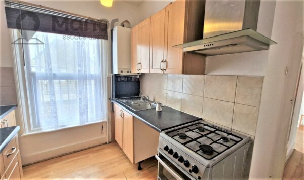 Station Road, Chadwell Heath, RM6 4BE