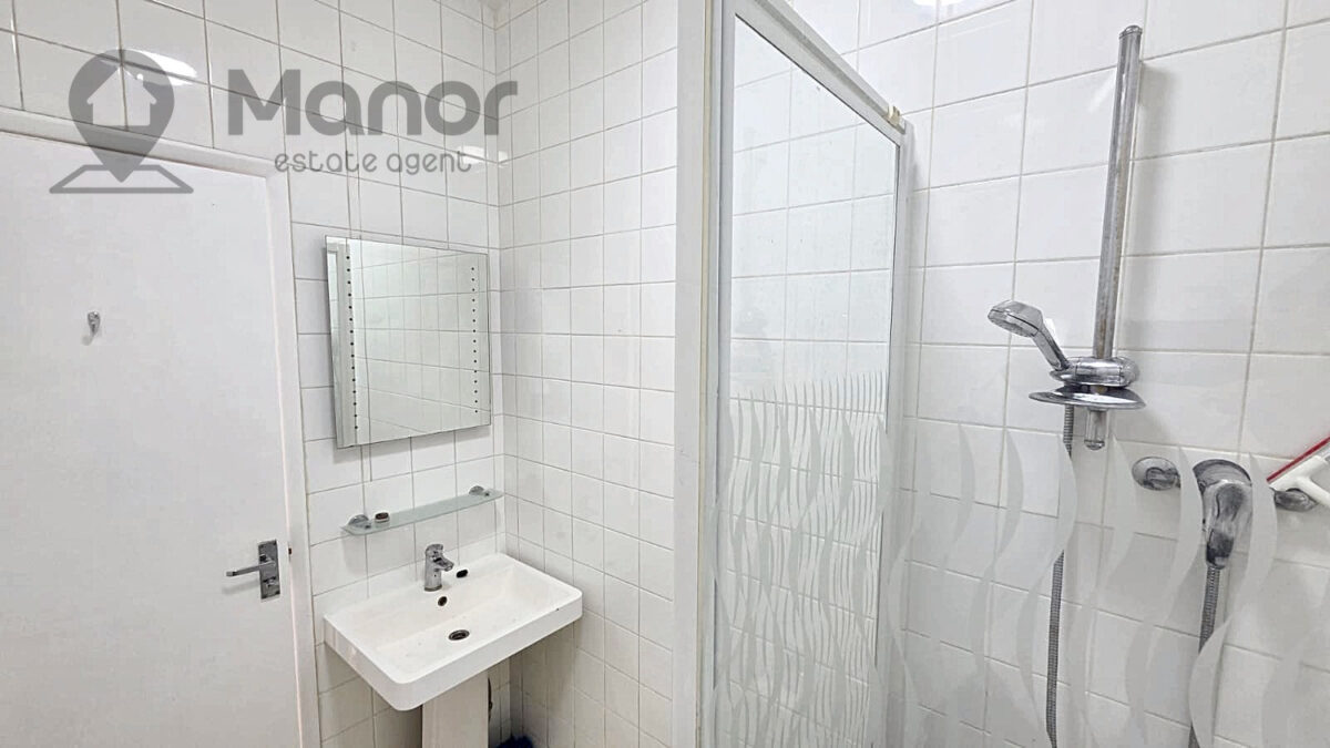 Horns Road, Ilford, IG2 6BL