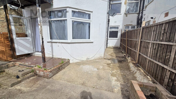 Vicarage Lane, East Ham, E6 6AB