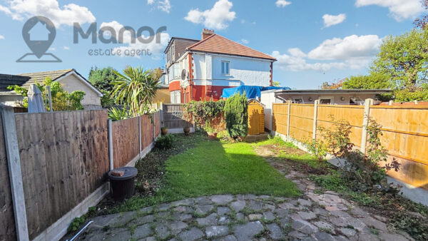 Stradbroke Grove, Clayhall, IG5 0DQ