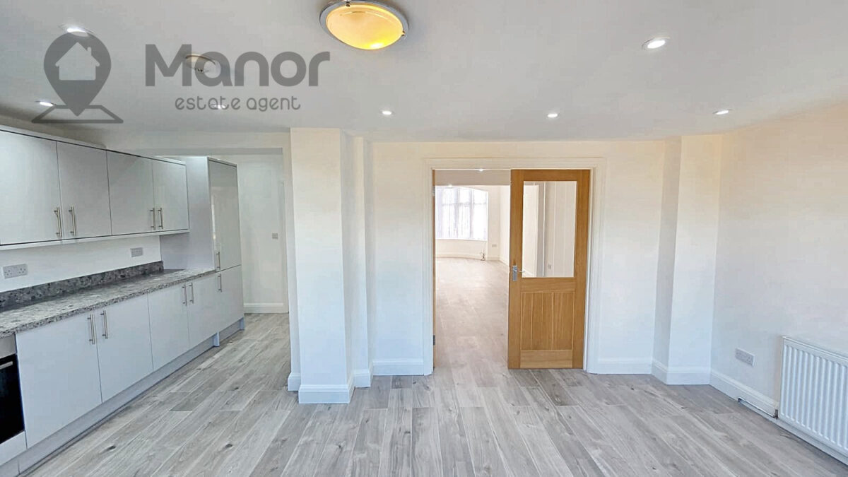 Stradbroke Grove, Clayhall, IG5 0DQ