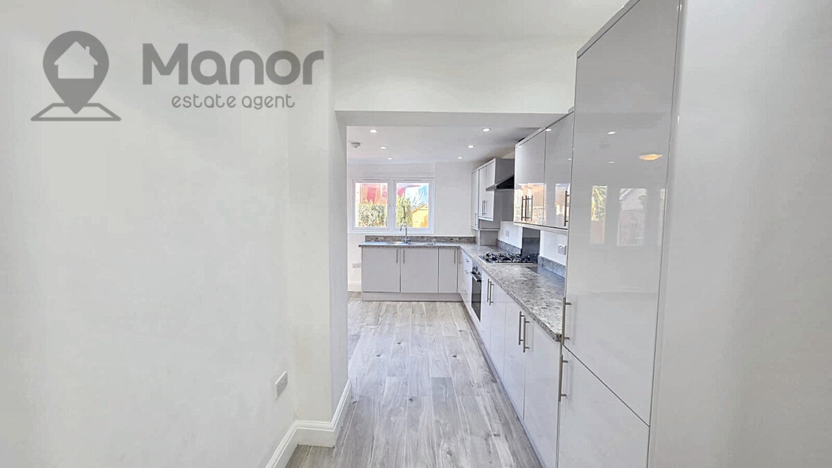 Stradbroke Grove, Clayhall, IG5 0DQ