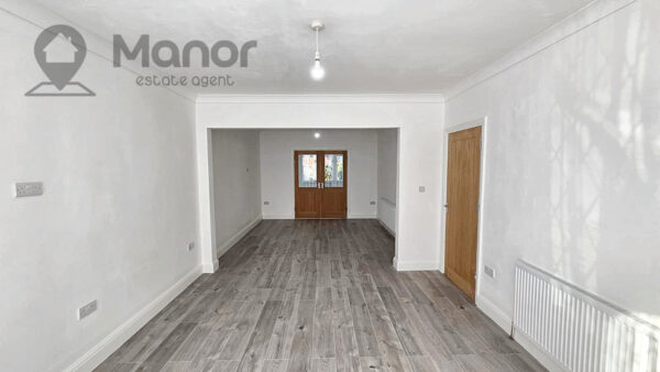 Stradbroke Grove, Clayhall, IG5 0DQ