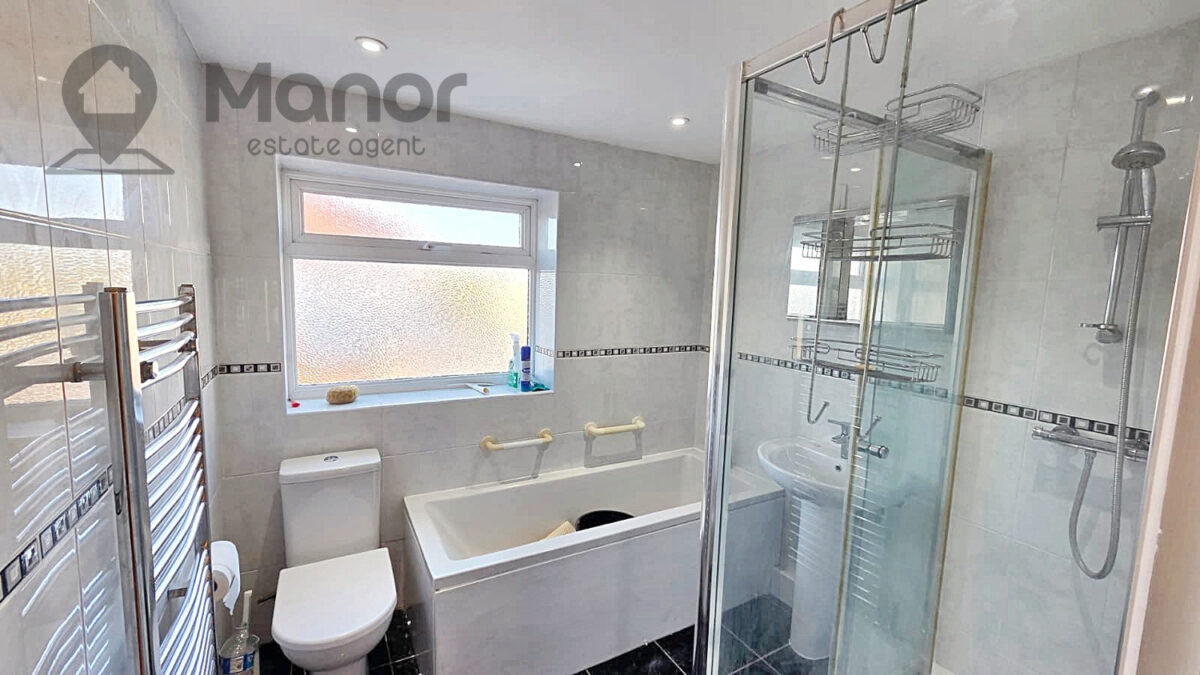 Stradbroke Grove, Clayhall, IG5 0DQ