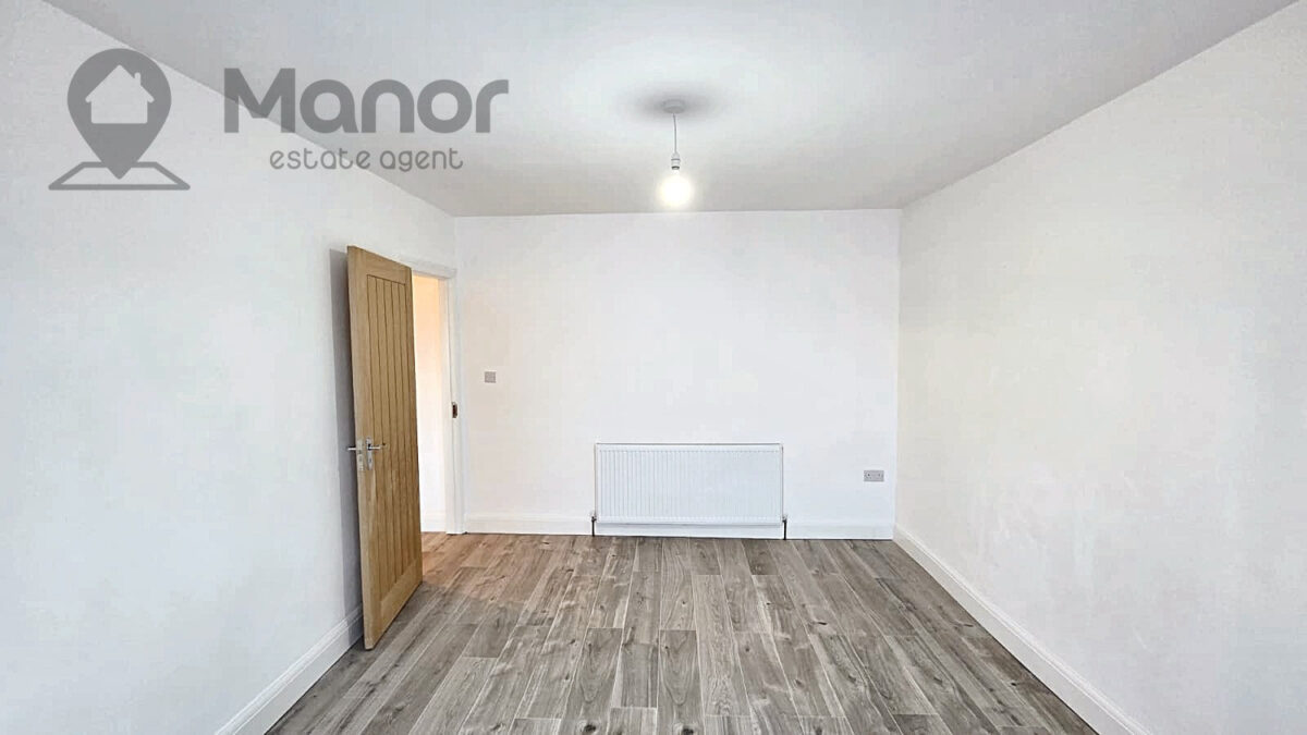 Stradbroke Grove, Clayhall, IG5 0DQ