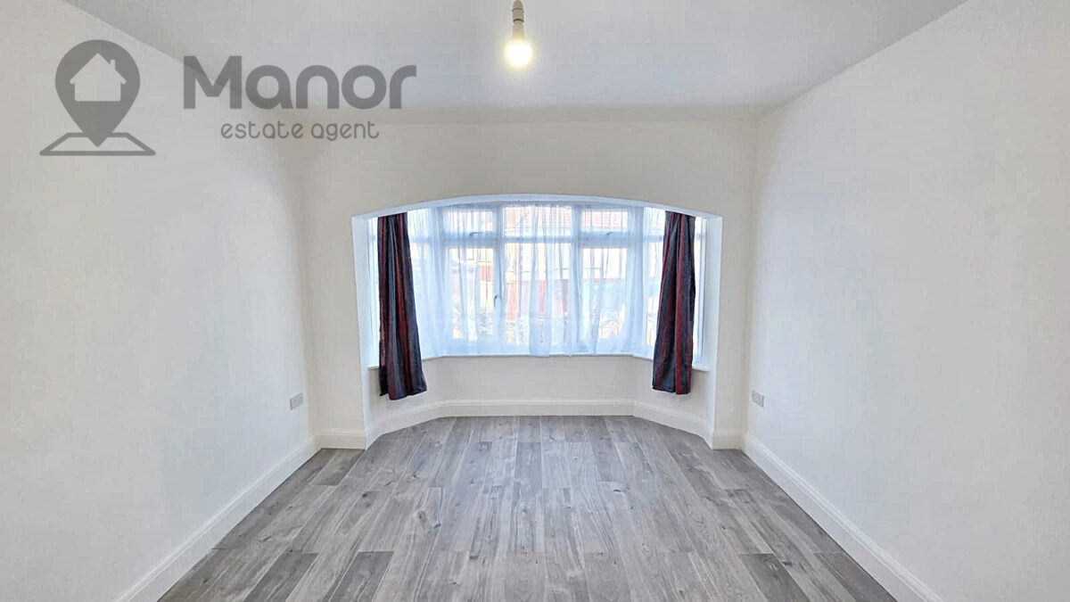 Stradbroke Grove, Clayhall, IG5 0DQ