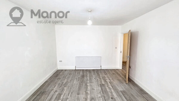 Stradbroke Grove, Clayhall, IG5 0DQ