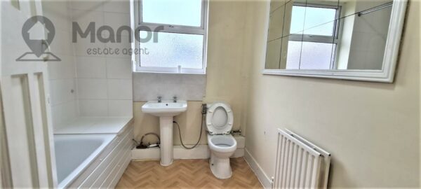 St. Edwards Way, Romford, RM1 4DD