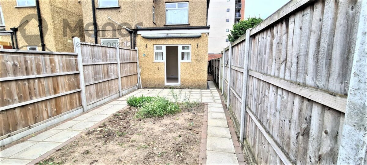 St. Edwards Way, Romford, RM1 4DD