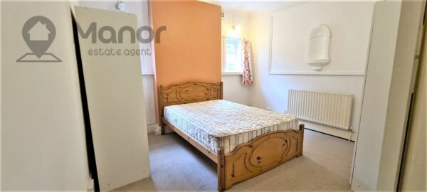 St. Edwards Way, Romford, RM1 4DD