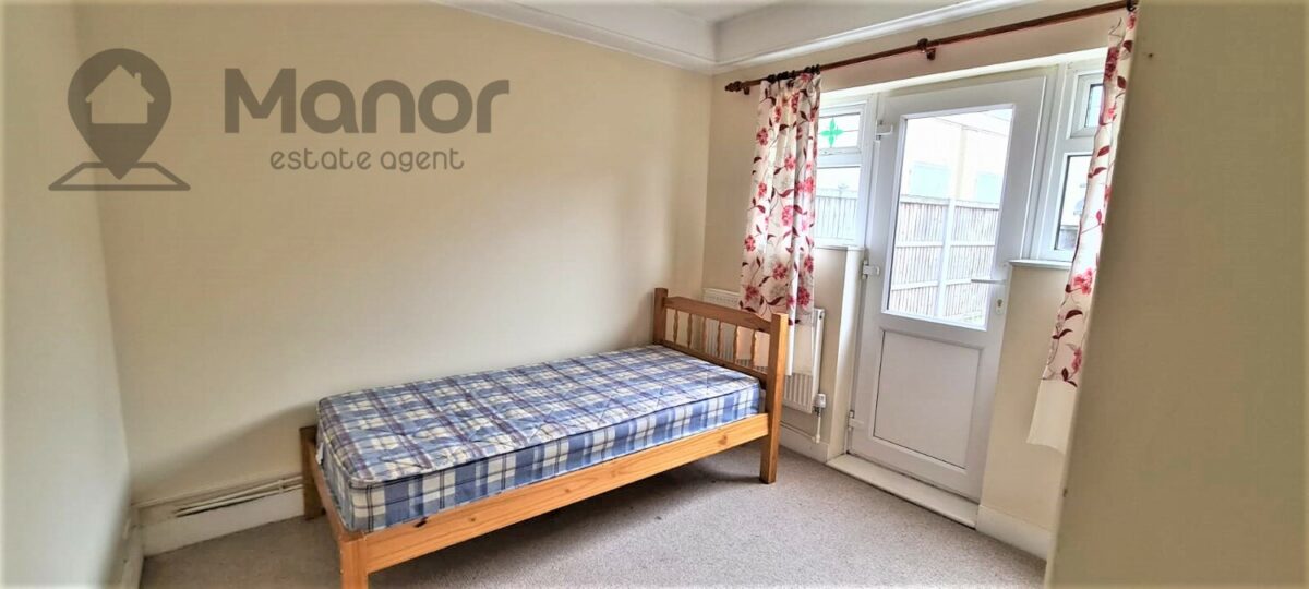 St. Edwards Way, Romford, RM1 4DD