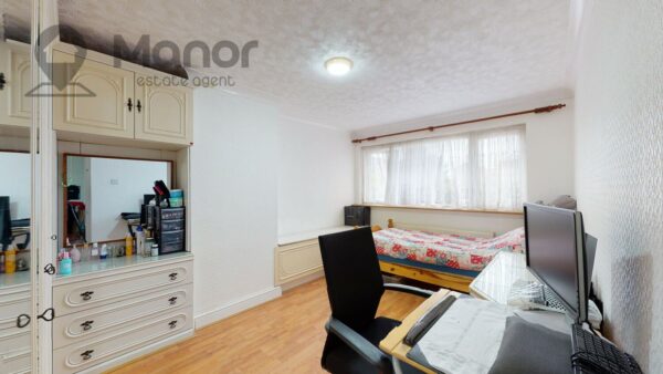 Hollington Road, East Ham, E6 3QN