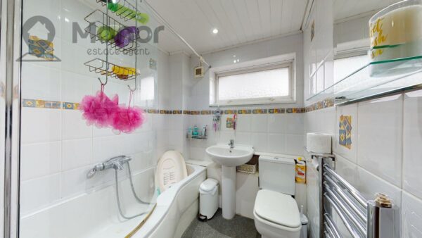 Hollington Road, East Ham, E6 3QN