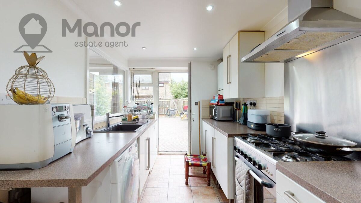 Hollington Road, East Ham, E6 3QN