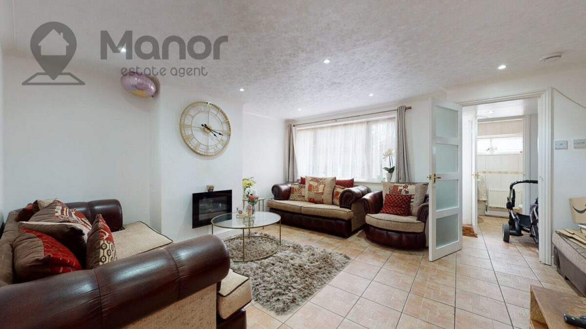 Hollington Road, East Ham, E6 3QN