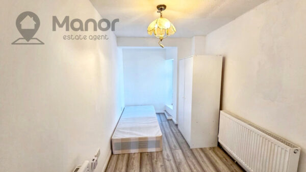 Sussex Close, Ilford, IG4 5DP