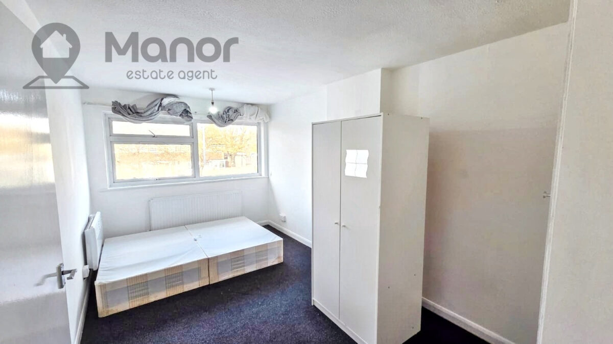 Sussex Close, Ilford, IG4 5DP