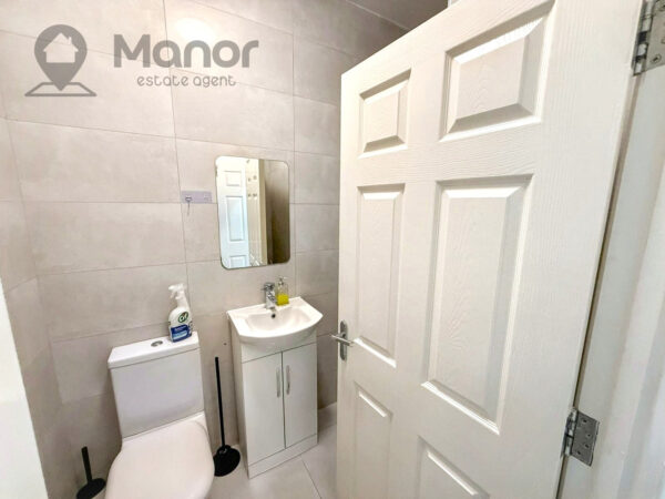 Collinwood Gardens, Ilford, IG5 0AN