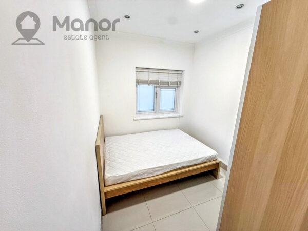 Collinwood Gardens, Ilford, IG5 0AN