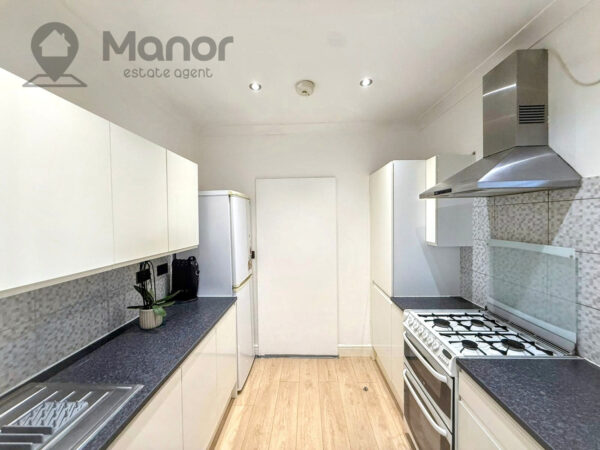 Collinwood Gardens, Ilford, IG5 0AN