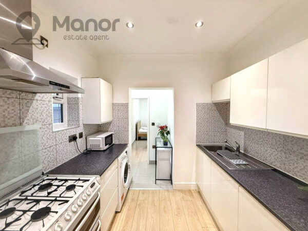 Collinwood Gardens, Ilford, IG5 0AN