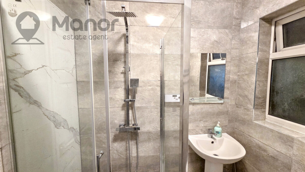 Whites Avenue, Newbury Park, IG2 7PJ