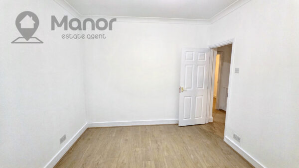 Whites Avenue, Newbury Park, IG2 7PJ