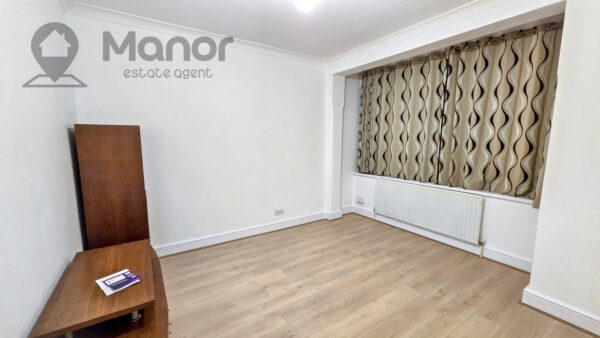 Whites Avenue, Newbury Park, IG2 7PJ