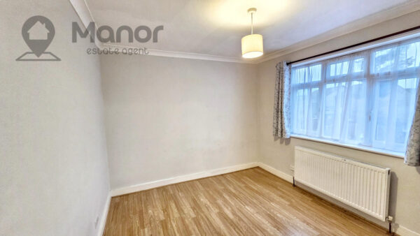 Dellwood Gardens, Clayhall, IG5 0EH