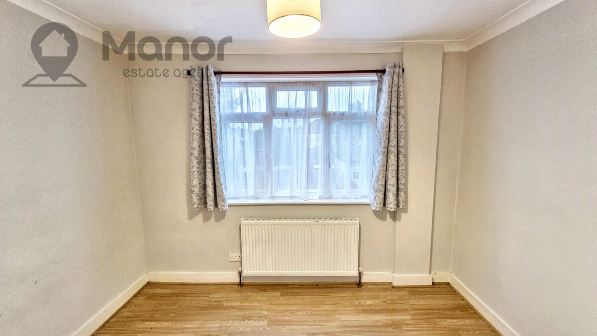 Dellwood Gardens, Clayhall, IG5 0EH