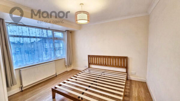 Dellwood Gardens, Clayhall, IG5 0EH