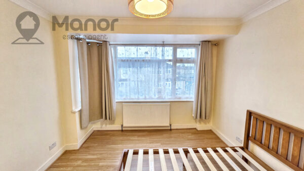 Dellwood Gardens, Clayhall, IG5 0EH