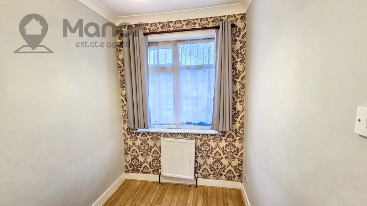 Dellwood Gardens, Clayhall, IG5 0EH