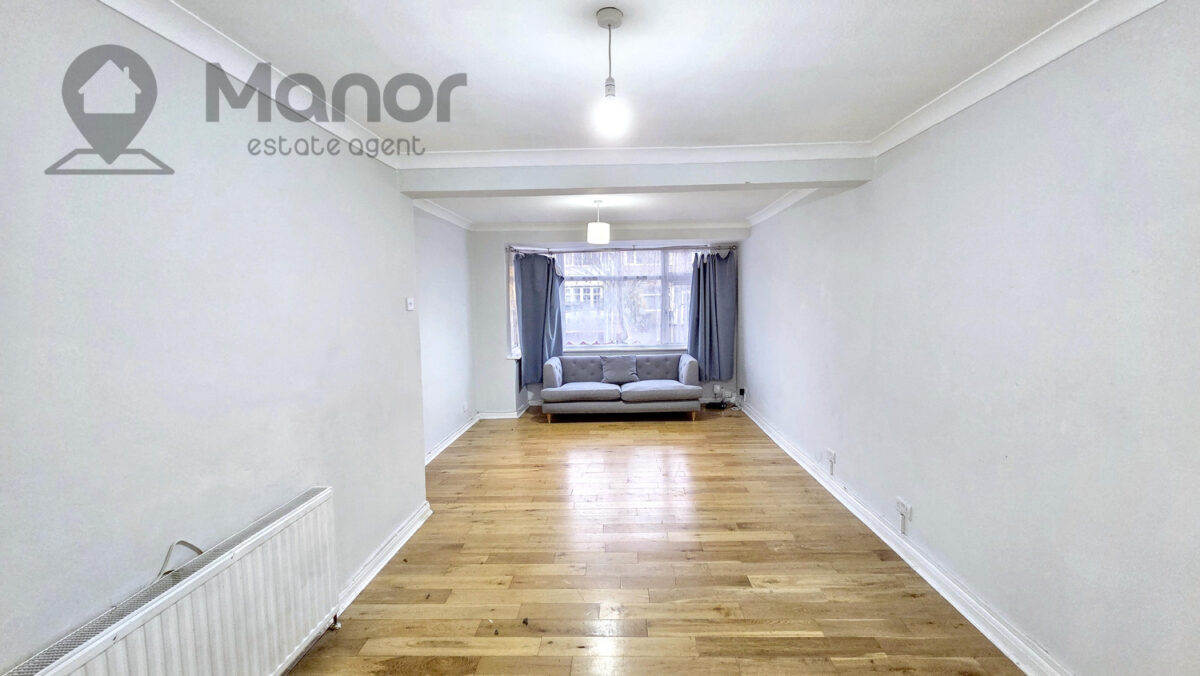 Dellwood Gardens, Clayhall, IG5 0EH