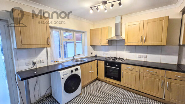 Dellwood Gardens, Clayhall, IG5 0EH