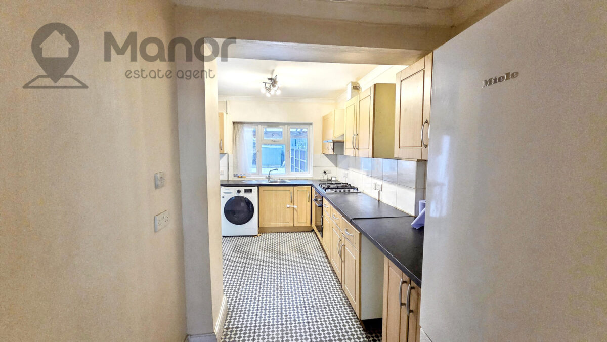 Dellwood Gardens, Clayhall, IG5 0EH