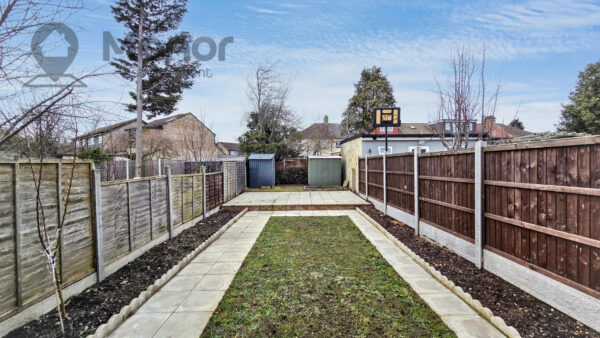 Dellwood Gardens, Clayhall, IG5 0EH