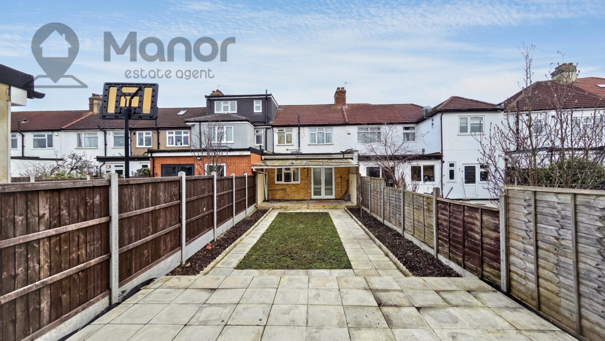 Dellwood Gardens, Clayhall, IG5 0EH