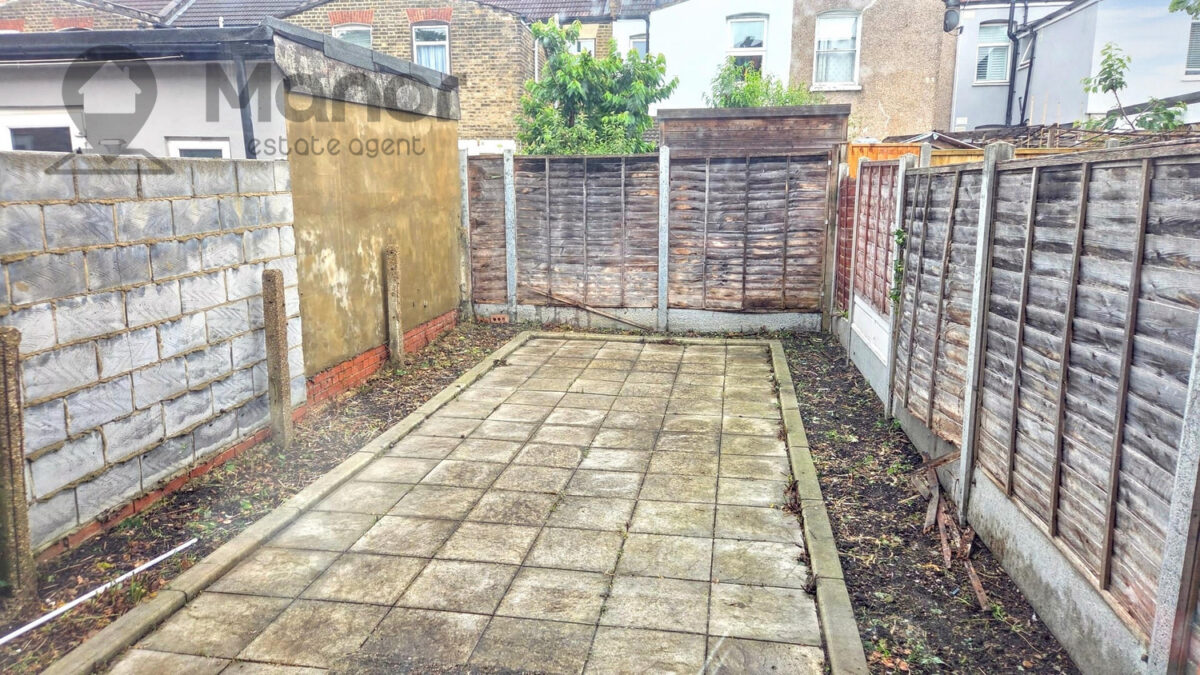 St. Martin's Avenue, East Ham, E6 3DU