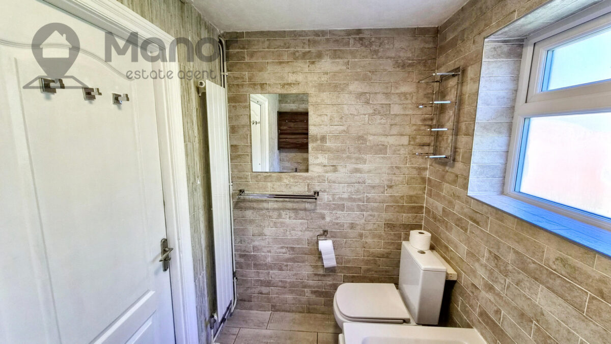 Elmhurst Road, Enfield, EN3 5TB