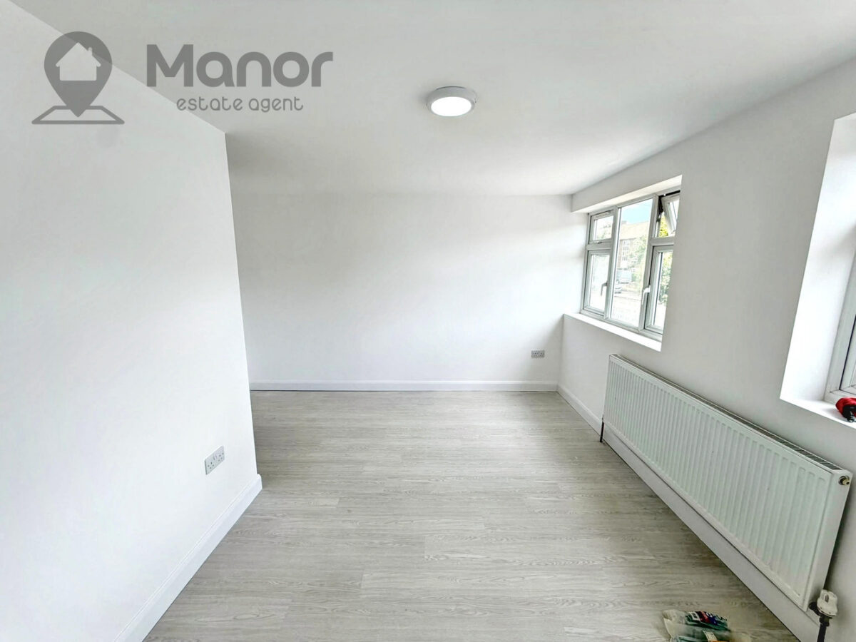 Whalebone Lane South, Dagenham, RM8 1AJ